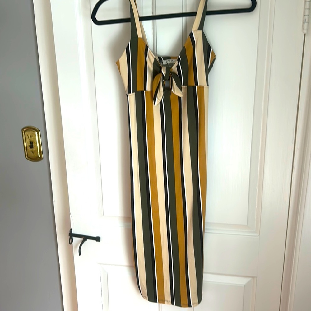 Beautiful capella dress size small. Worn once. Perfect condition!